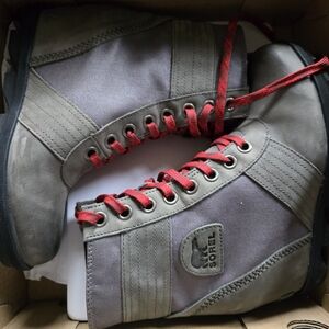 Sorel Womens Gray Boots with Red Laces